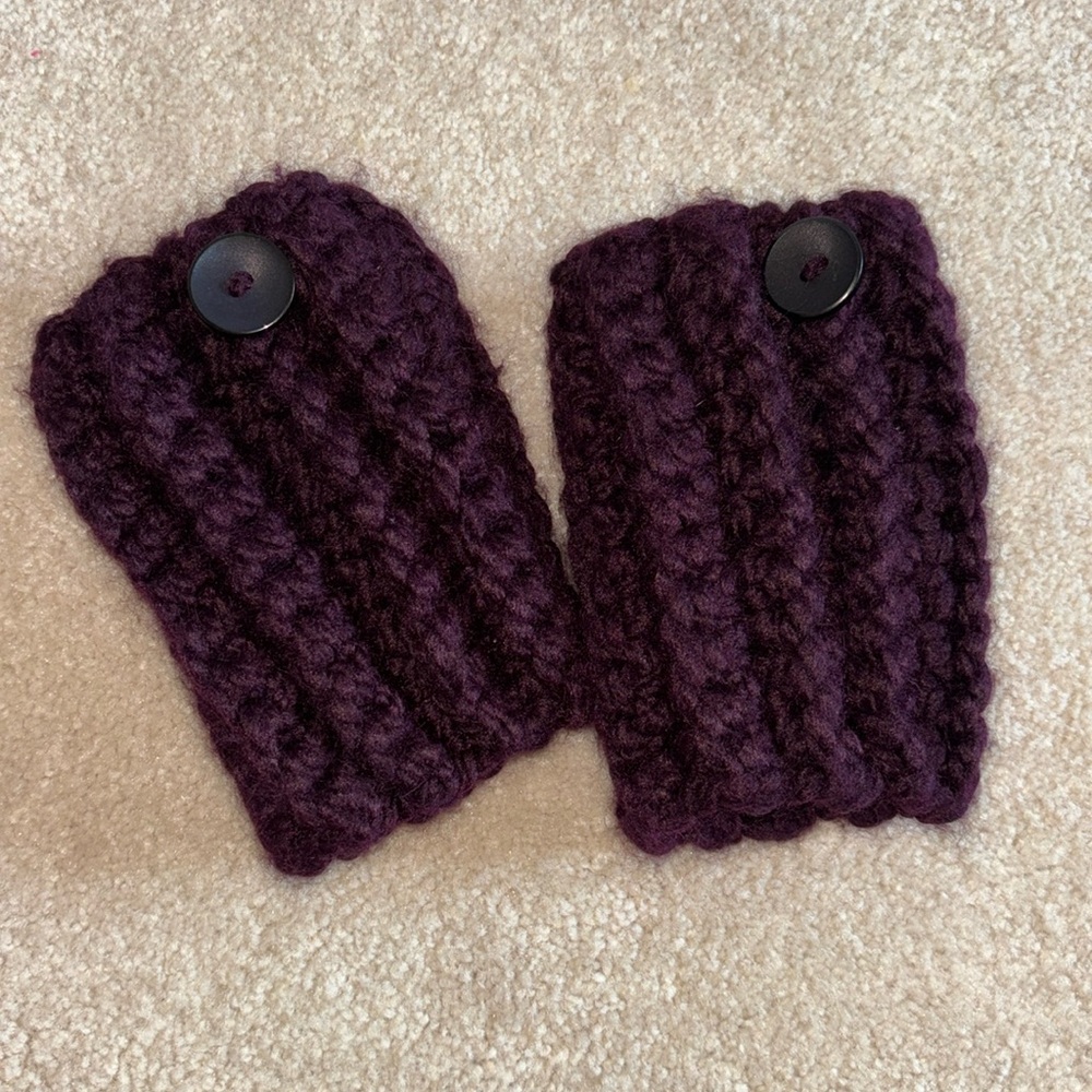 NWOT Excellent condition never used boot cuff one size in Plum with a button